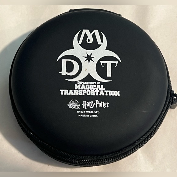 EPIC RARE HARRY POTTER ITEM BUNDLE! Hogwarts patch, Pixie confetti, tape, case - Picture 5 of 7